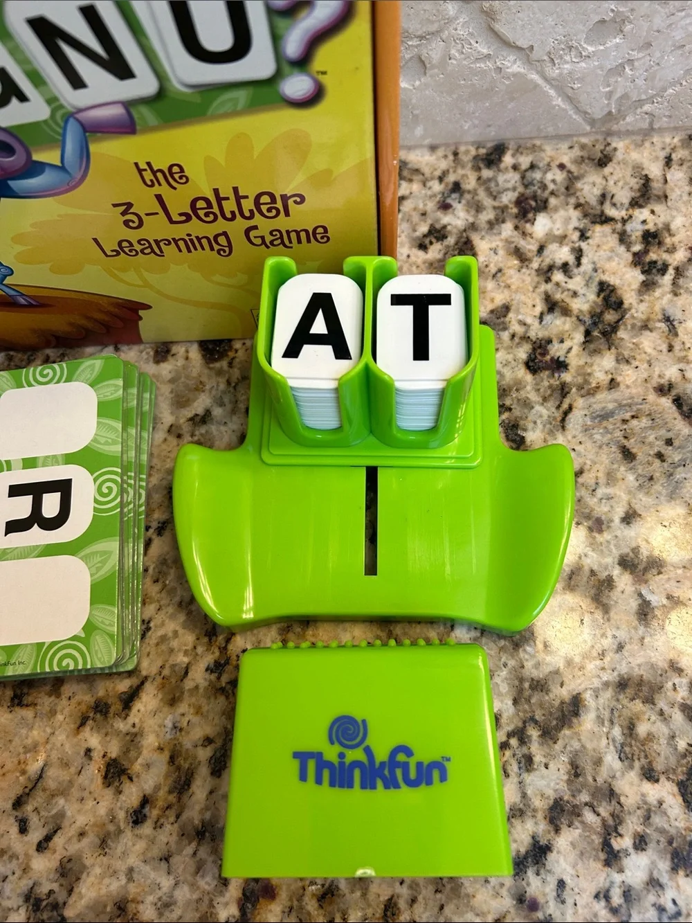 ThinkFun What's Gnu? 3-Letter Learning Game - Green Letter Holder